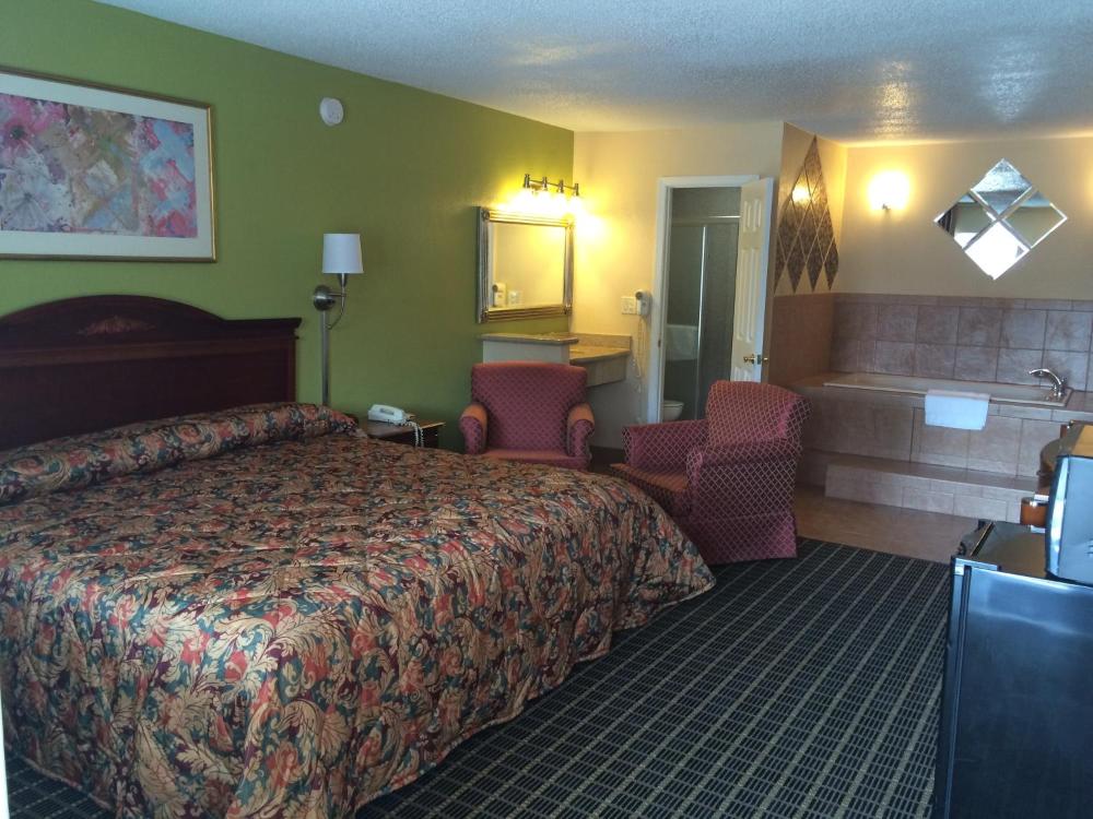 King Room with Hot Tub - Smoking interior